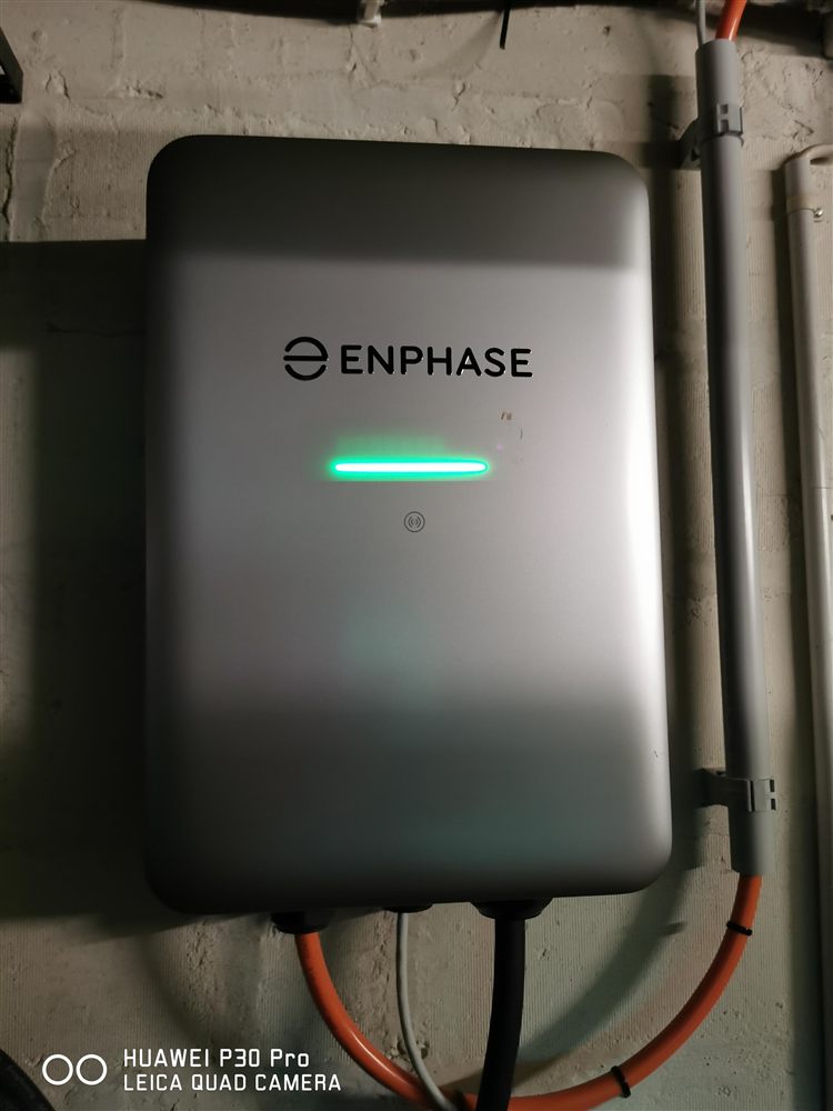Enphase IQ Battery – betriebsbereit mit grünem Status